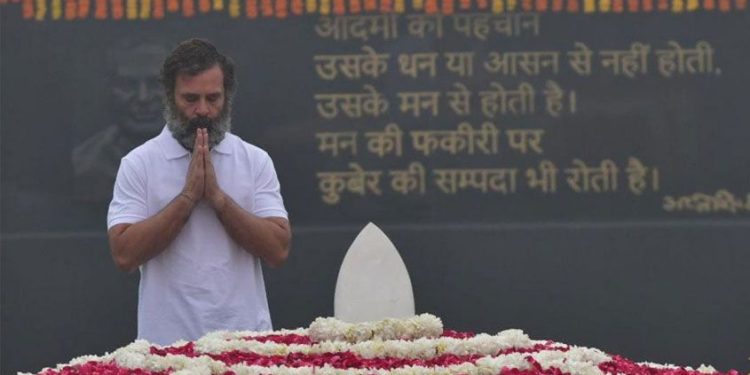 വാജ്പേയി സ്മാരകം സന്ദര്ശിച്ച് രാഹുൽ ഗാന്ധി; പുഷ്പാര്ച്ചന നടത്തി