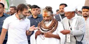 ഭാരത് ജോഡോ യാത്രയിൽ രാഹുൽ ​ഗാന്ധിക്കൊപ്പം നടന്ന് കമ്പ്യൂട്ടർ ബാബ, പങ്കെടുത്ത അധ്യാപകന് സസ്പെൻഷൻ