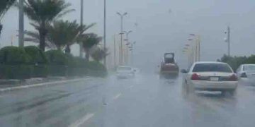 മഴ കനത്താൽ ജീവനക്കാരെ ജോലി സ്ഥലത്ത് എത്താൻ നിർബന്ധിക്കരുതെന്ന് സൗദി തൊഴിൽ വകുപ്പ്