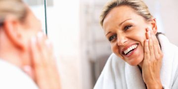 നാല്പതുകളിലും യുവത്വം തുളുമ്പുന്ന ചർമം; സിംപിൾ ടിപ്സ്