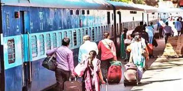 ഏറനാട് എക്സ്പ്രസിൽ റെയിൽവേ ജീവനക്കാരനെ തൂങ്ങിമരിച്ച നിലയിൽ കണ്ടെത്തി