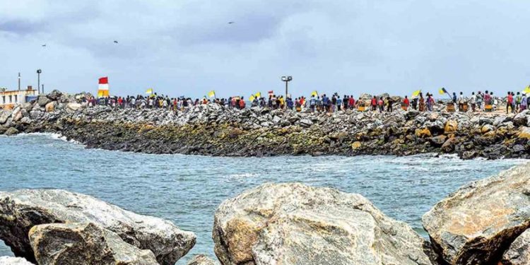 വിഴിഞ്ഞം: മത്സ്യത്തൊഴിലാളികള്ക്ക് 400 ഫ്ലാറ്റ്; 81 കോടി രൂപ അനുവദിച്ച് സർക്കാർ