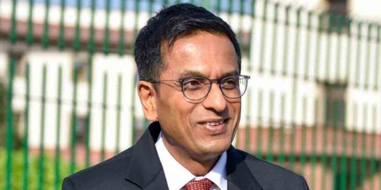 ‘ഇത് അച്ഛന്റെ ഓഫിസ്, ഇതാണ് ജോലി’: പെൺമക്കളുമായി ചന്ദ്രചൂഡ് കോടതിയിൽ