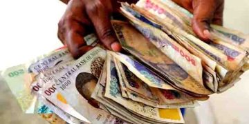 ബാങ്കുകൾക്ക് മുൻപിൽ നീണ്ട ക്യൂ; പഴയ നോട്ടുകൾ മാറ്റാനുള്ള സമയപരിധി നീട്ടി നൈജീരിയ