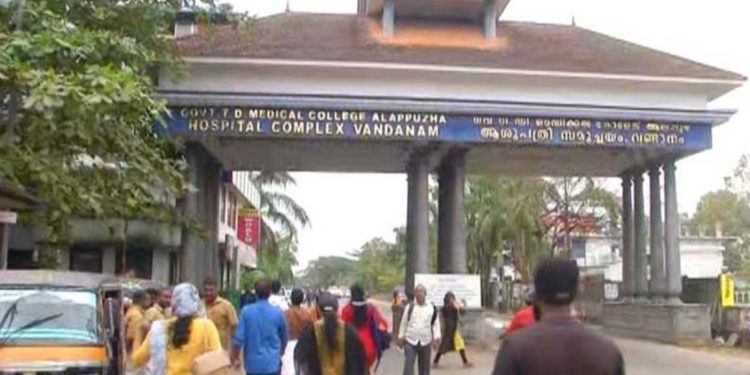 സ്വകാര്യ പ്രാക്ടീസ്, പിഴവുകൾ; ആലപ്പുഴ മെഡി. കോളജില് ഡോക്ടര്മാര്ക്ക് കൂട്ട സ്ഥലംമാറ്റം