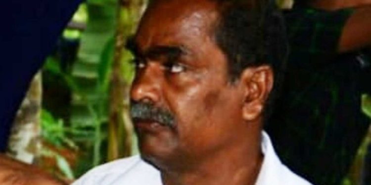 കോഴിക്കോട് മധ്യവയസ്കനെ കഴുത്തറുത്ത നിലയിൽ കണ്ടെത്തി; മൃതദേഹം കുളത്തിൽ