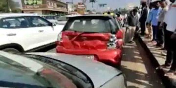 വിമാനത്താവള പാതയിൽ ട്രക്ക് നിയന്ത്രണം വിട്ടു, കൂട്ടയിടിയായി, 9 വാഹനങ്ങൾ തകർന്നു; പരിക്കേറ്റവർ ആശുപത്രിയിൽ