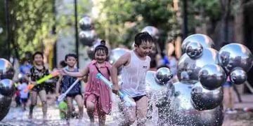 ജനനത്തേക്കാൾ കൂടുതൽ മരണങ്ങൾ; ആറുപതിറ്റാണ്ടിനിടെ ചൈനീസ് ജനസംഖ്യയിൽ കുറവ്- ആശങ്കയെന്ന് വിദ​ഗ്ധർ
