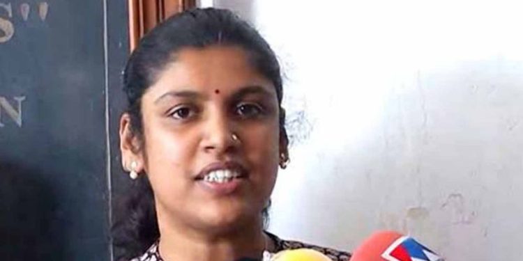 ചിന്താ ജെറോമിനെ അയോഗ്യയാക്കണം: ലോകായുക്തയില് യൂത്ത് കോണ്ഗ്രസ് പരാതി