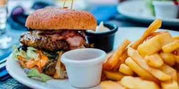 ഫാസ്റ്റ്ഫുഡ് ശീലമാക്കിയവരുടെ ശ്രദ്ധയ്ക്ക്, ഈ രോഗം നിങ്ങളെ കാത്തിരിപ്പുണ്ട്‌; പഠനം