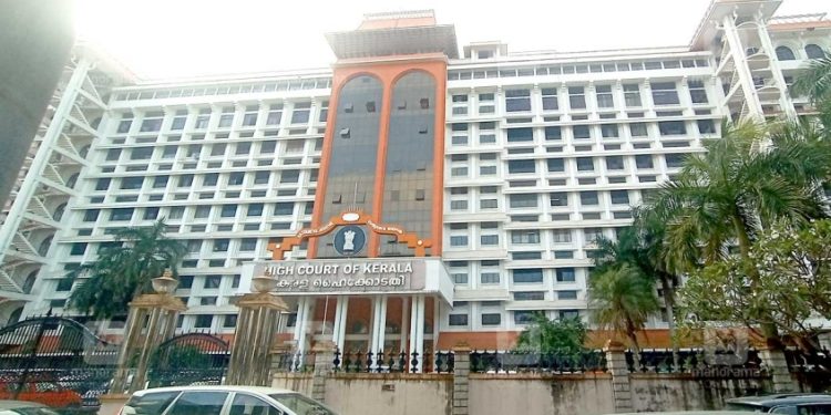 കൈക്കൂലി: ഹൈക്കോടതി അഭിഭാഷക അസോസിയേഷൻ പ്രസിഡന്റിനെതിരെ അന്വേഷണം