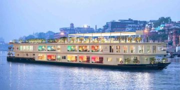 കന്നിയാത്രയിൽ ബിഹാറിൽ കുടുങ്ങി ഗംഗാ വിലാസ് ആഡംബര നൗക