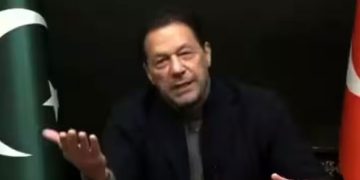 പാക്കിസ്ഥാൻ ഇരുട്ടിൽ തന്നെ: പ്രധാനമന്ത്രി ഭിക്ഷാപാത്രവുമായി ലോകം ചുറ്റുന്നെന്ന് ഇമ്രാൻ ഖാന്റെ പരിഹാസം