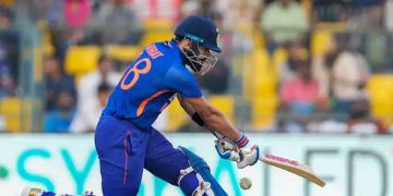 ശ്രീലങ്കയ്‌ക്കെതിരായ സെഞ്ചുറി; സച്ചിന്റെ രണ്ട് റെക്കോര്‍ഡുകള്‍ക്കൊപ്പം വിരാട് കോലി