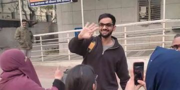 ചിരിച്ച് യാത്രപറഞ്ഞ് ഉമർ ഖാലിദ് ജയിലിലേക്ക് മടങ്ങി