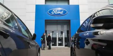 3,200 ജീവനക്കാരെ പിരിച്ചുവിടാൻ ഫോർഡ്; സാമ്പത്തിക പ്രതിസന്ധി രൂക്ഷം