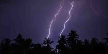 ചുഴലിക്കാറ്റിനൊപ്പം ബംഗാൾ ഉൾക്കടലിലെ ഈർപ്പമുള്ള കാറ്റും, മഴ സാഹചര്യം മാറുന്നു: തെക്കൻ കേരളത്തിൽ കൂടുതൽ സാധ്യത