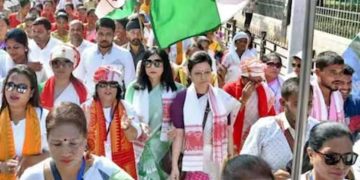 ബിജെപിയെ നേരിടാന്‍ സിപിഎമ്മും കോൺഗ്രസും ദേശീയ പതാകയുമായി മൂന്ന് കിലോമീറ്റർ റാലി