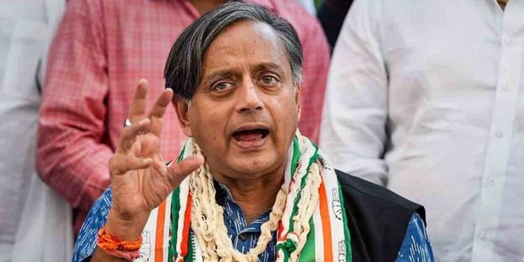 സമൂഹത്തിൽ ജാതിബോധം വളർത്തിയത് രാഷ്ട്രീയക്കാർ; പ്രാധാന്യമേറെ: ശശി തരൂർ