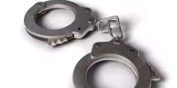 യുവതിയെ ചാരവൃത്തി നടത്തിയ ഡിറ്റക്ടീവുകൾ അറസ്റ്റിൽ