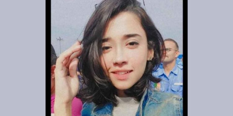 തെരുവ് നായ്ക്കൾക്ക് തീറ്റ കൊടുക്കുകയായിരുന്ന യുവതിയെ ഇടിച്ചുതെറിപ്പിച്ച് കാർ