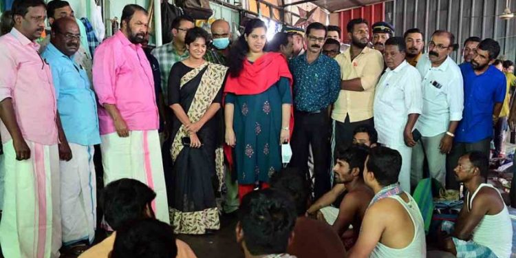 ചാലയിൽ അതിഥി തൊഴിലാളികൾ തിങ്ങിപ്പാർക്കുന്ന ലേബർ ക്യാംപിൽ മന്ത്രിയുടെ മിന്നൽ സന്ദർശനം