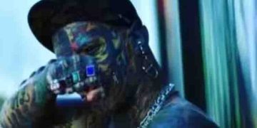 സ്വന്തം ശരീരം പരീക്ഷണവസ്തുവാക്കി ബ്രസീലിയൻ യുവാവ്; ശരീരം മുഴുവൻ ടാറ്റൂ, രണ്ടായി പിളർന്ന കൈകൾ