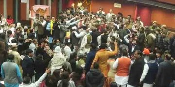 ദില്ലിയിൽ തർക്കം തുടരുന്നു: എംസിഡി സ്റ്റാന്‍റിംഗ് കമ്മിറ്റി തെരഞ്ഞെടുപ്പ് അലങ്കോലമായി, വീണ്ടും നിർത്തിവെച്ചു