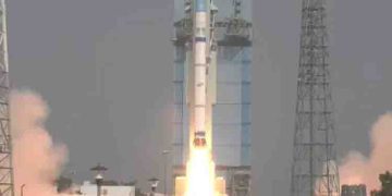 ഐഎസ്ആർഒയ്ക്ക് കരുത്തായി പുതിയ റോക്കറ്റ്: എസ്എസ്എൽവി വിക്ഷേപണം വിജയകരം, മൂന്ന് ഉപഗ്രഹങ്ങൾ ഭ്രമണപഥത്തിലെത്തി
