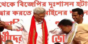 രാഹുലും പ്രിയങ്കയും വന്നില്ല; ത്രിപുരയിൽ യെച്ചൂരിയുടെ കാല് തൊട്ട് വണങ്ങി കോൺഗ്രസ് സ്ഥാനാർത്ഥി