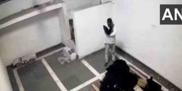 ഒന്നര ലക്ഷം രൂപയുടെ ഷൂ, 80000 രൂപയുടെ ജീൻസ്; സുകേഷ് ചന്ദ്രശേഖറിൻ്റെ സെല്ലിൽ റെയ്ഡ്