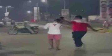 വിവാഹാഭ്യർത്ഥന നിരസിച്ചു; 16കാരിയുടെ കഴുത്തിൽ കുത്തി, മുടിയിൽ പിടിച്ച് റോഡിലൂടെ വലിച്ചിഴച്ച് 47കാരൻ