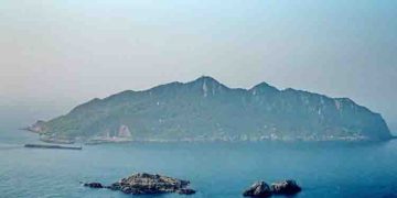 നഗ്നരായി കടലില്‍ കുളിച്ച് മാത്രമേ ഈ ദ്വീപില്‍ പ്രവേശിക്കാന്‍ കഴിയൂ, അതും പുരുഷന്മാര്‍‌ക്ക് മാത്രം!