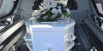 മരിച്ചെന്ന് കരുതി ശവസംസ്കാരം നടത്താൻ ഒരുങ്ങവേ ശ്വാസമെടുത്ത് സ്ത്രീ