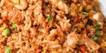 വെജ് ഹോട്ടലിൽ കയറി ചിക്കൻ ഫ്രൈഡ് റൈസ് ചോദിച്ചു; ഇല്ലെന്ന് പറഞ്ഞപ്പോള്‍ ‘അടിയുണ്ടാക്കി’ പോലീസുകാർ