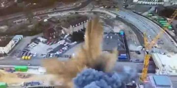 അപ്രതീക്ഷിതമായി പൊട്ടിത്തെറിച്ച് ലോകമഹായുദ്ധകാലത്തെ ബോംബ്, വൈറലായി വീഡിയോ