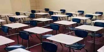 ക്ലാസെടുക്കാനെത്തിയപ്പോള്‍ ഒരു കുട്ടി പോലുമില്ല; കാരണം അധ്യാപകന് പറ്റിയ അബദ്ധം…