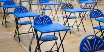 അഞ്ഞൂറോളം പരീക്ഷാര്‍ത്ഥികളിലെ ഏക ആണ്‍കുട്ടി; ഹാളില്‍ തലകറങ്ങി വീണ്ട് പന്ത്രണ്ടാം ക്ലാസുകാരന്‍