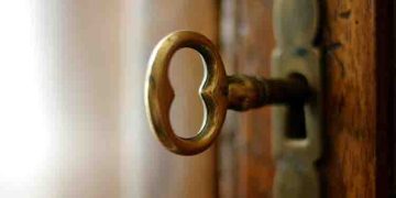 ഒരു വർഷമായി കാണാതായ 14 -കാരി ഒരു വീട്ടിലെ അലമാരക്കുള്ളിൽ, കണ്ടെത്തുമ്പോൾ ​ഗർഭിണിയും…