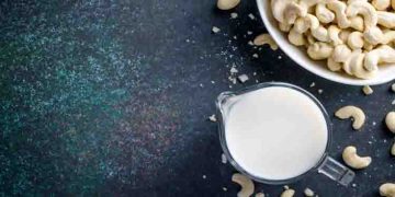 കശുവണ്ടി പാലില്‍ കുതിര്‍ത്ത് കഴിക്കാം; അറിയാം ഗുണങ്ങള്‍…