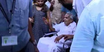 തുടര്‍ചികിത്സ, ഉമ്മന്‍ ചാണ്ടി ബെംഗളൂരുവിലേക്ക്, പ്രത്യേകം ചാര്‍ട്ടര്‍ ചെയ്ത വിമാനത്തില്‍ കൊണ്ടുപോകും