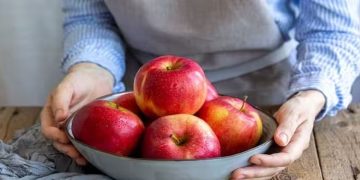 ദിവസവും ഒരു ആപ്പിൾ കഴിക്കുന്നത് കൊണ്ടുള്ള ഗുണങ്ങളെന്തെല്ലാമാണെന്ന് അറിയാമോ?