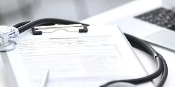 സന്ദര്‍ശക വിസയിലെത്തുന്നവര്‍ക്ക് ആരോഗ്യ ഇൻഷൂറൻസ് നിര്‍ബന്ധം