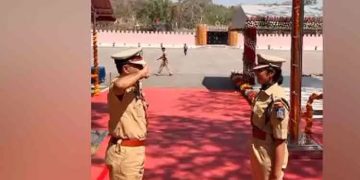 വാക്കുകളില്ല, ഇത് അനർഘനിമിഷം; ഐ.പി.എസുകാരിയായ മകളെ സല്യൂട്ട് ചെയ്ത് അസം ഡി.ജി.പി