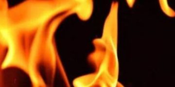 ഷോർട്ട് സർക്യൂട്ട്; വീടിന് തീപിടിച്ച് ആൺകുട്ടി മരിച്ചു; ഏഴ് പേർക്ക് പൊള്ളലേറ്റു