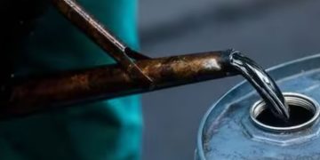 ഐഎംഎഫിന് മുന്നിൽ മുട്ടുമടക്കി പാകിസ്ഥാൻ; ഇന്ധനവിലയിൽ സര്‍വകാല കുതിപ്പ്, ജനം ദുരിതത്തിൽ