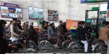 പാകിസ്ഥാനിൽ പ്രതിസന്ധി കനക്കുന്നു: ഇന്ധനക്ഷാമം രൂക്ഷമെന്ന് എണ്ണക്കമ്പനികളുടെ മുന്നറിയിപ്പ്