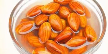 ബദാം വെറുതെ കഴിക്കുന്നതിലും നല്ലത് കുതിർത്ത് കഴിക്കുന്നതാണ്, കാരണം ഇതാണ്