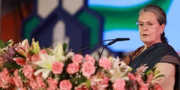 ‘സോണിയ ഗാന്ധി രാഷ്ട്രീയത്തിൽനിന്നു വിരമിക്കില്ല; മാർഗദർശിയാകും’; പുഞ്ചിരിതൂകി സോണിയ