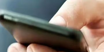 യുവതിക്ക് മൊബൈല്‍ ഫോണില്‍ അശ്ലീല വീഡിയോ ക്ലിപ്പുകള്‍ അയച്ച 60 വയസുകാരന്‍ കുടുങ്ങി